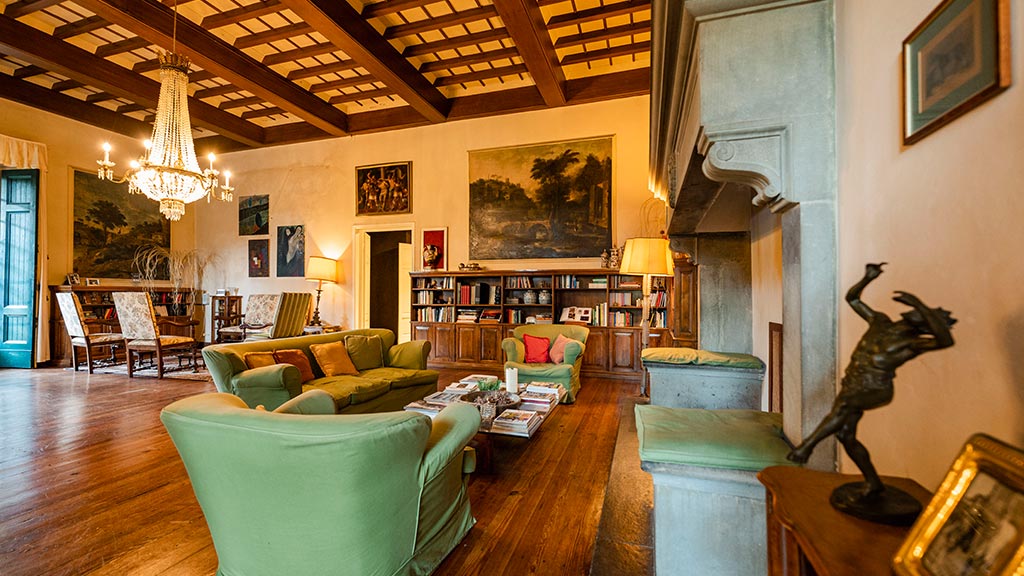 villa castellaccia traumanwesen mit pool toskana grosses wohnzimmer