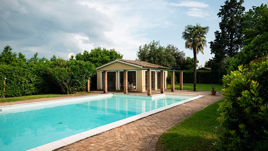 villa castellaccia traumanwesen mit pool toskana laenglicher pool