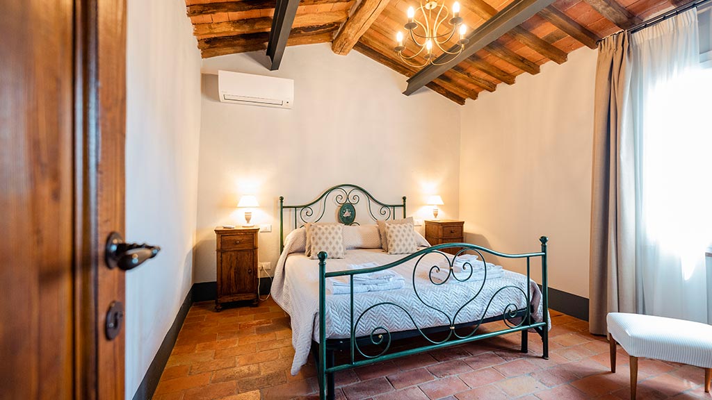 ferienhaus oliveta bei pisa alleinlage pool schlafzimmer mit doppelbett