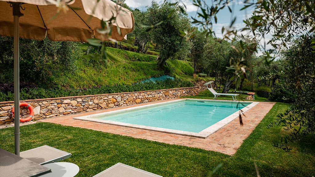 ferienhaus oliveta bei pisa alleinlage pool mit sonnenschirm