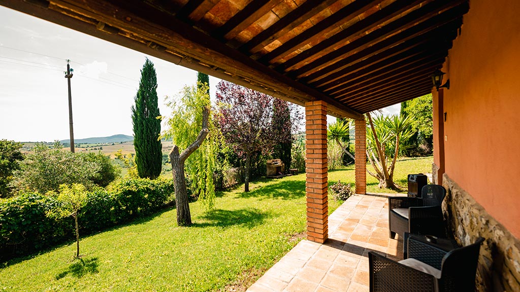 ferienhaus olivo im landesinneren gemeinschaftspool ueberdachte terrasse