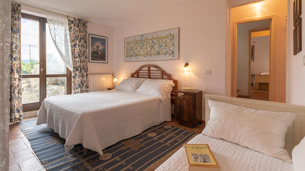 villa di sole schlafzimmer mit doppelbett und einzelbett