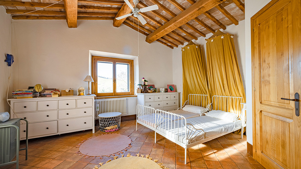 ferienhaus montecavallo saturnia toskana schlafzimmer mit einzelbetten