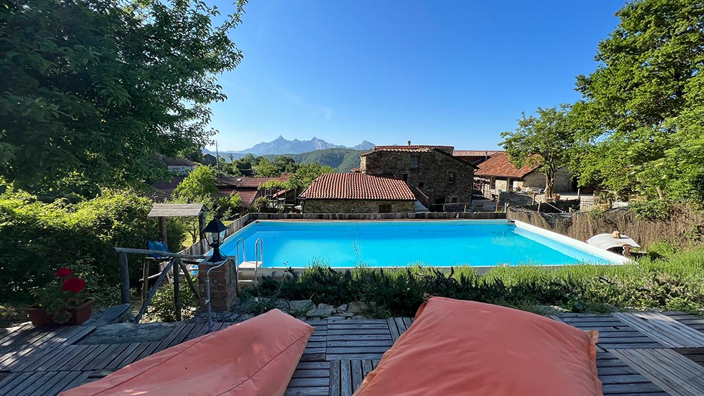luna di quarazzana ferienhaus grosser pool mit blick auf die berge