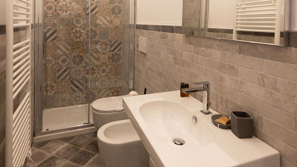 villa carrara modernes badezimmer mit bidet