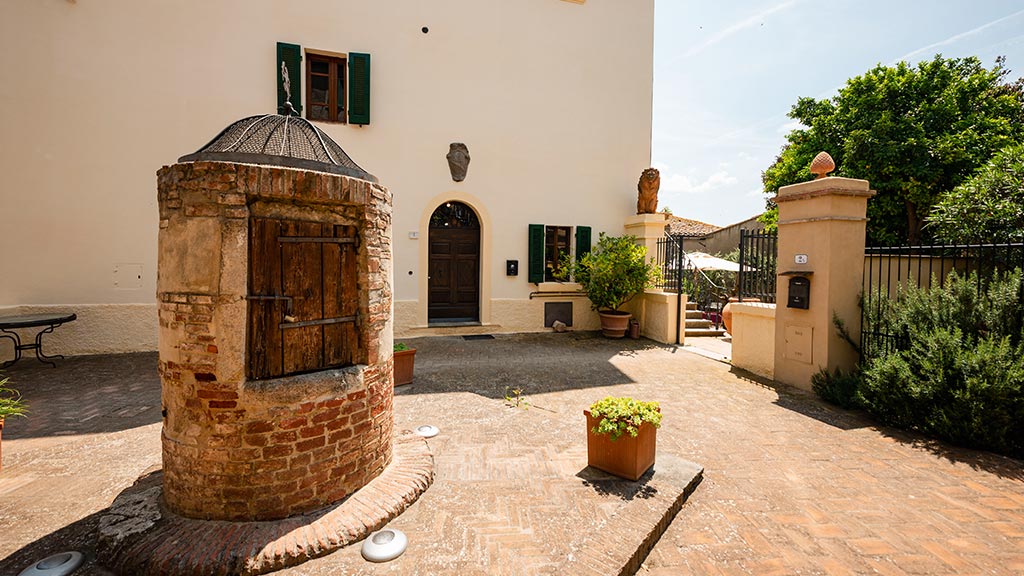 ferienhaus il palazzo sued toskana blick auf den eingang