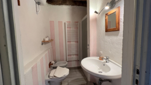 ferienhaus borgo dei sogni lunigiana toskana badbereich