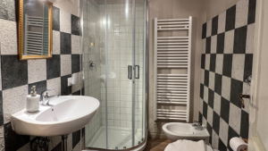 ferienhaus borgo dei sogni lunigiana toskana schoenes bad
