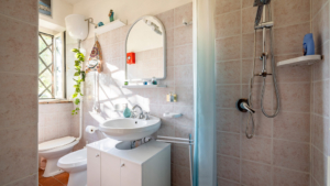 ferienhaus in alleinlage ermida toskana badezimmer mit dusche