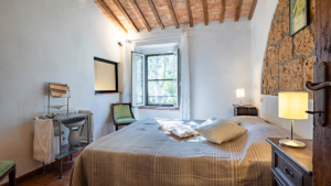 ferienhaus in alleinlage ermida toskana schlafzimmer