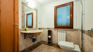 ferienhaus massimo toskana badezimmer
