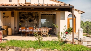 ferienhaus leformiche alleinlage mit grossem garten ueberdachte terrasse