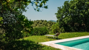 ferienhaus poggio di luca alleinlage ausblick pool sonnenliege im gruenen
