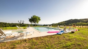 ferienunterkuenfte in der toskana bilder laenglicher pool