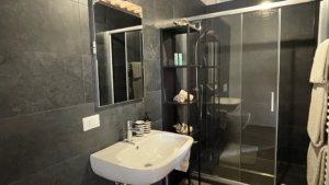 ferienwohnung serenita maremma toskana badezimmer