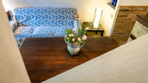 ferienwohnung torre di poggialberi blick auf das wohnzimmer