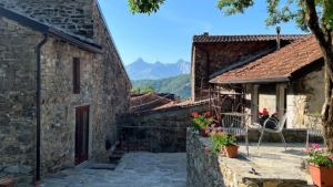 luna di quarazzana ferienhaus aussebereich mit blick auf die berge