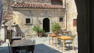 luna di quarazzana ferienhaus mit gemuetlichen innenhof