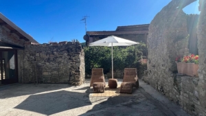 luna di quarazzana ferienhaus terasse mit sonnenliegen