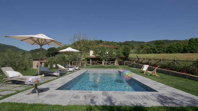 villa arezzo alleinlage pool