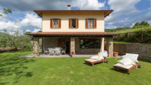 villa arezzo mit pool toskana