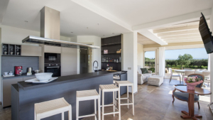 villa castiglione della pescaia toskana kueche esszimmer