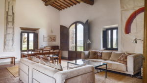 villa della pace chianti toskana erste etage sofaecke