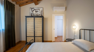 villa della pace monterotondo marittimo toskana schlafzimmer doppelbett 4