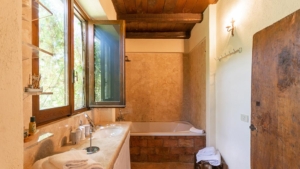 villa di sole badezimmer mit badewanne