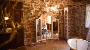 villa dondolini grosses badezimmer