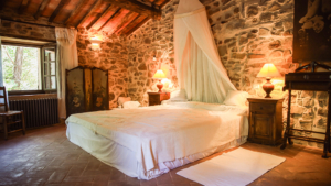 villa dondolini schlafzimmer himmelbett