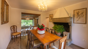 villa maria lena arezzo casentino esszimmer
