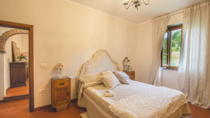 villa maria lena arezzo casentino schlafzimmer