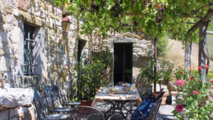 villa mit genuetlicher terrasse umbrien