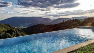 villa mit infinity pool umbrien