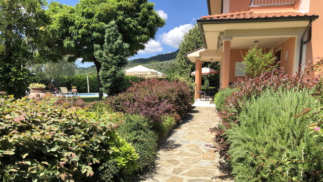 villa mit schoenem garten toskana