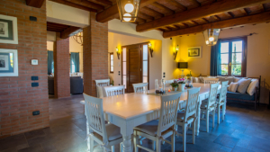 villa montelopio toskana esszimmer