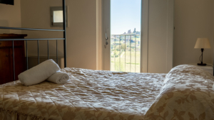 villa san gimignano toskana schlafzimmer ausblick