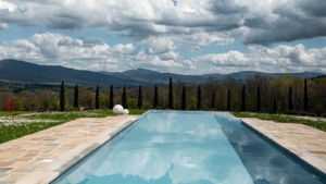 villa di torre blick auf den pool und die landschaft