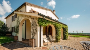 villa lupinaio alleinlage mit pool aussenbereich