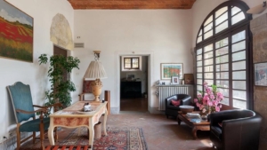 villa rosa eingangsbereich mit sitzmoebeln